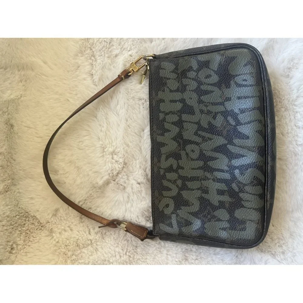 Louis Vuitton Pochette - Picture 2 of 8